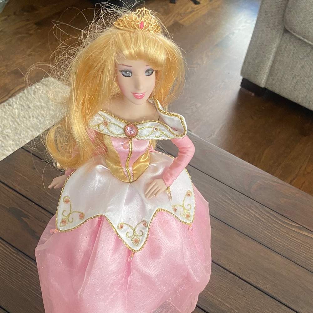 Disney Princess Aurora Porcelain Doll Pink Dress Sleeping Beauty Collectible